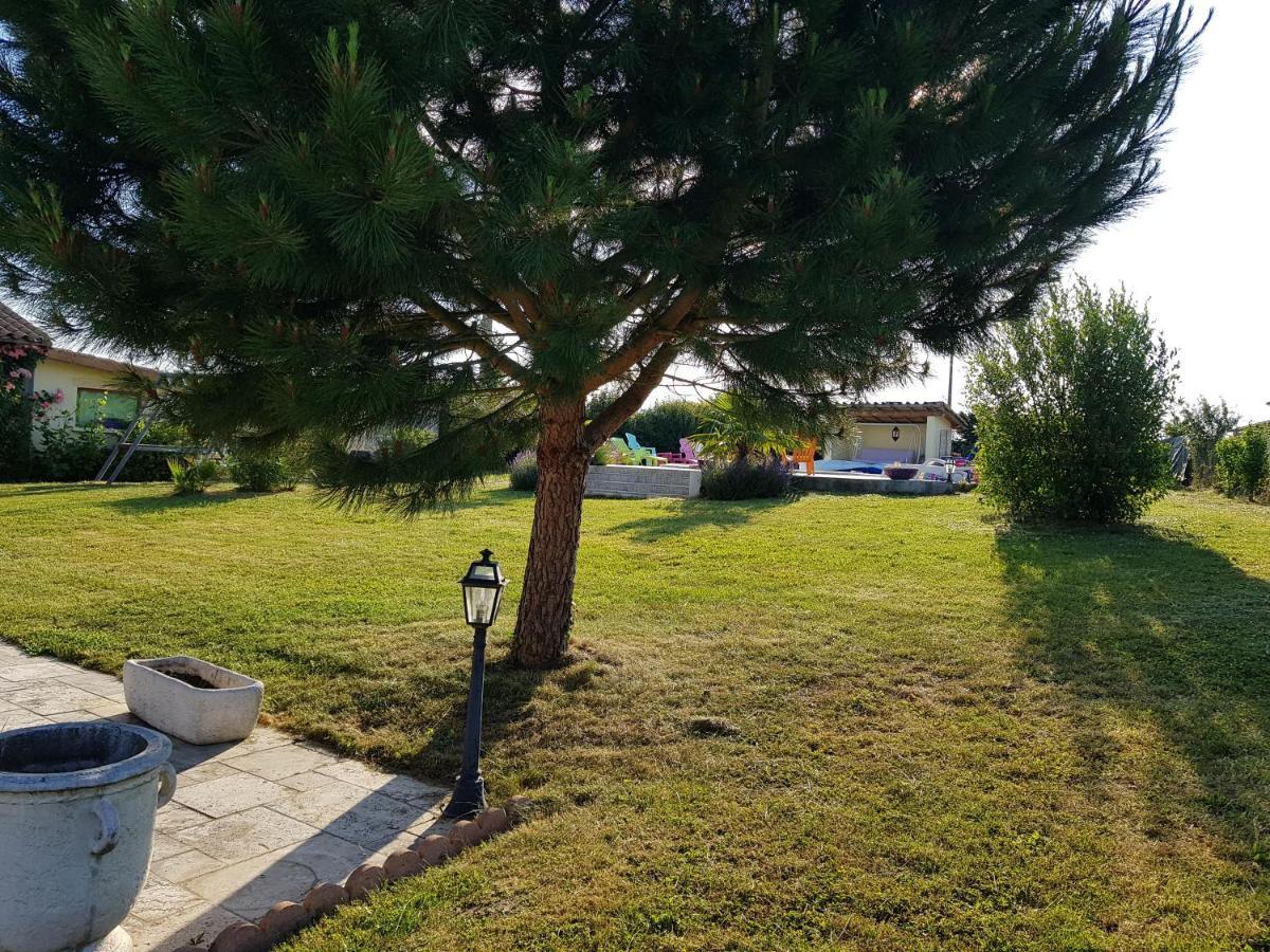 La Providence Hotel Illiat Bagian luar foto