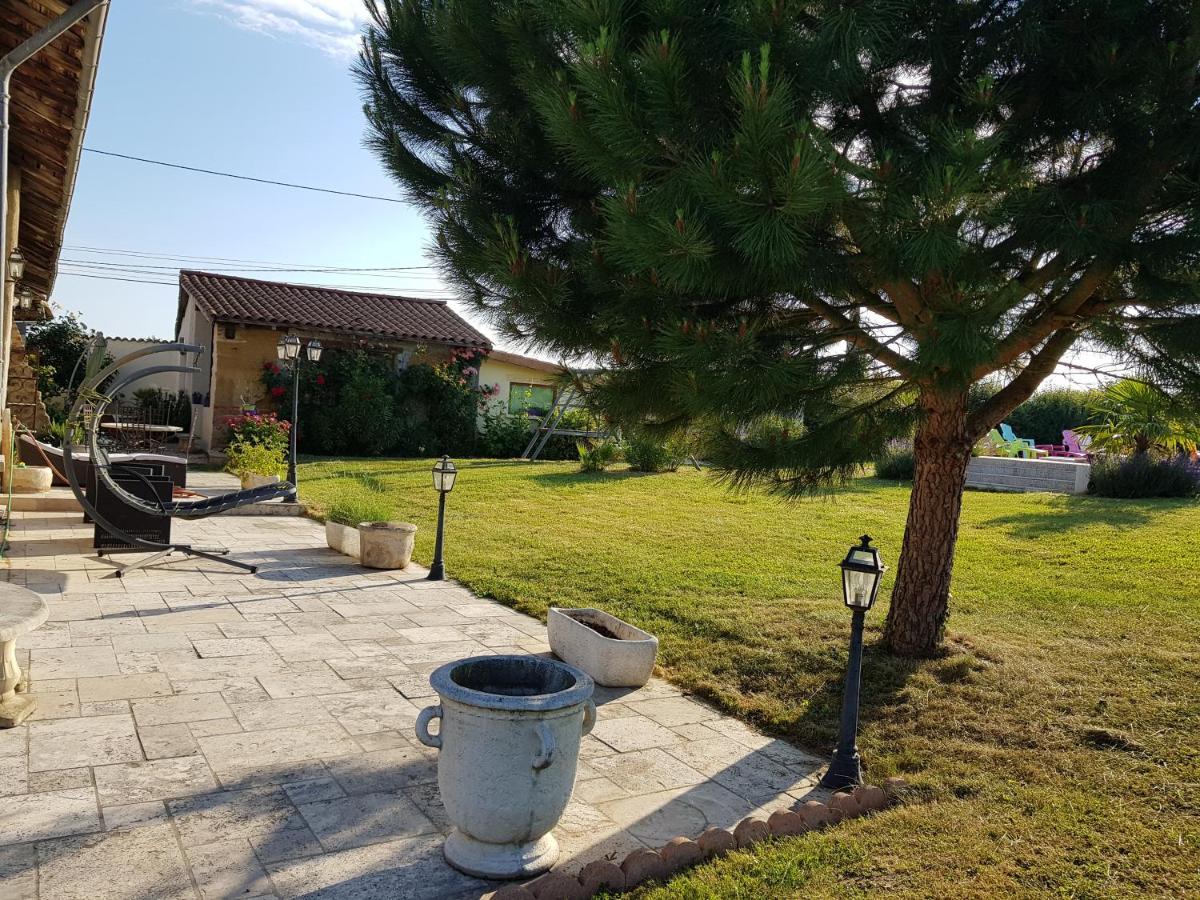 La Providence Hotel Illiat Bagian luar foto