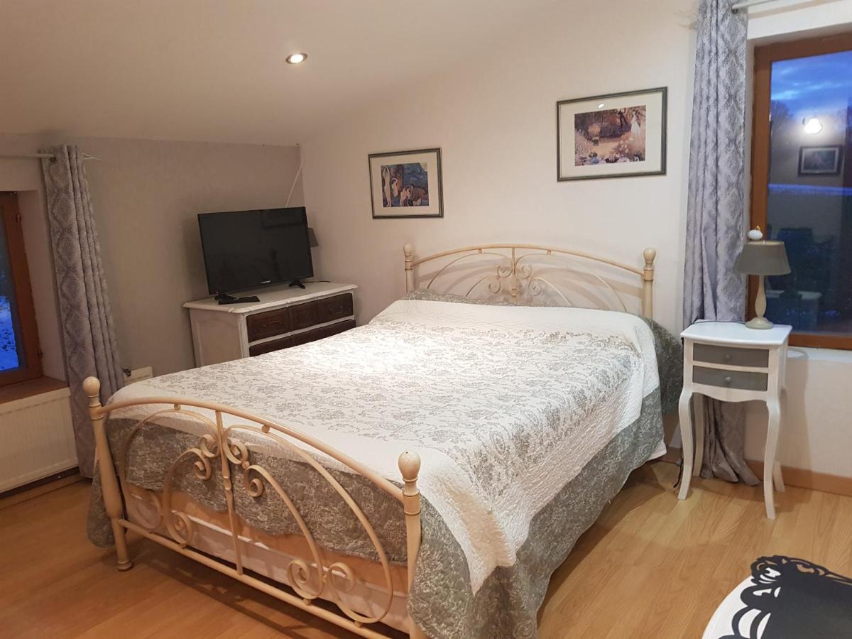La Providence Hotel Illiat Bagian luar foto