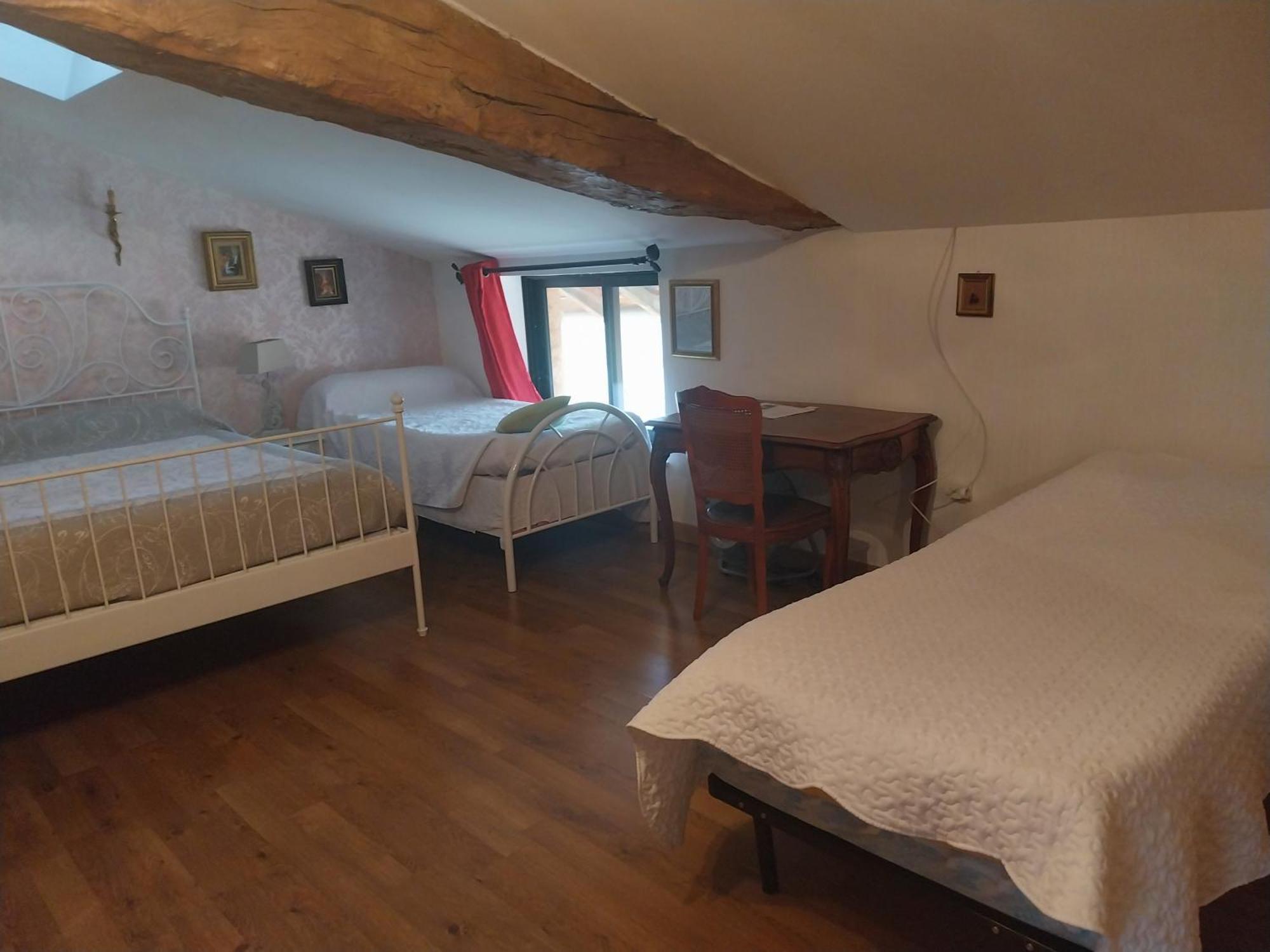 La Providence Hotel Illiat Bagian luar foto