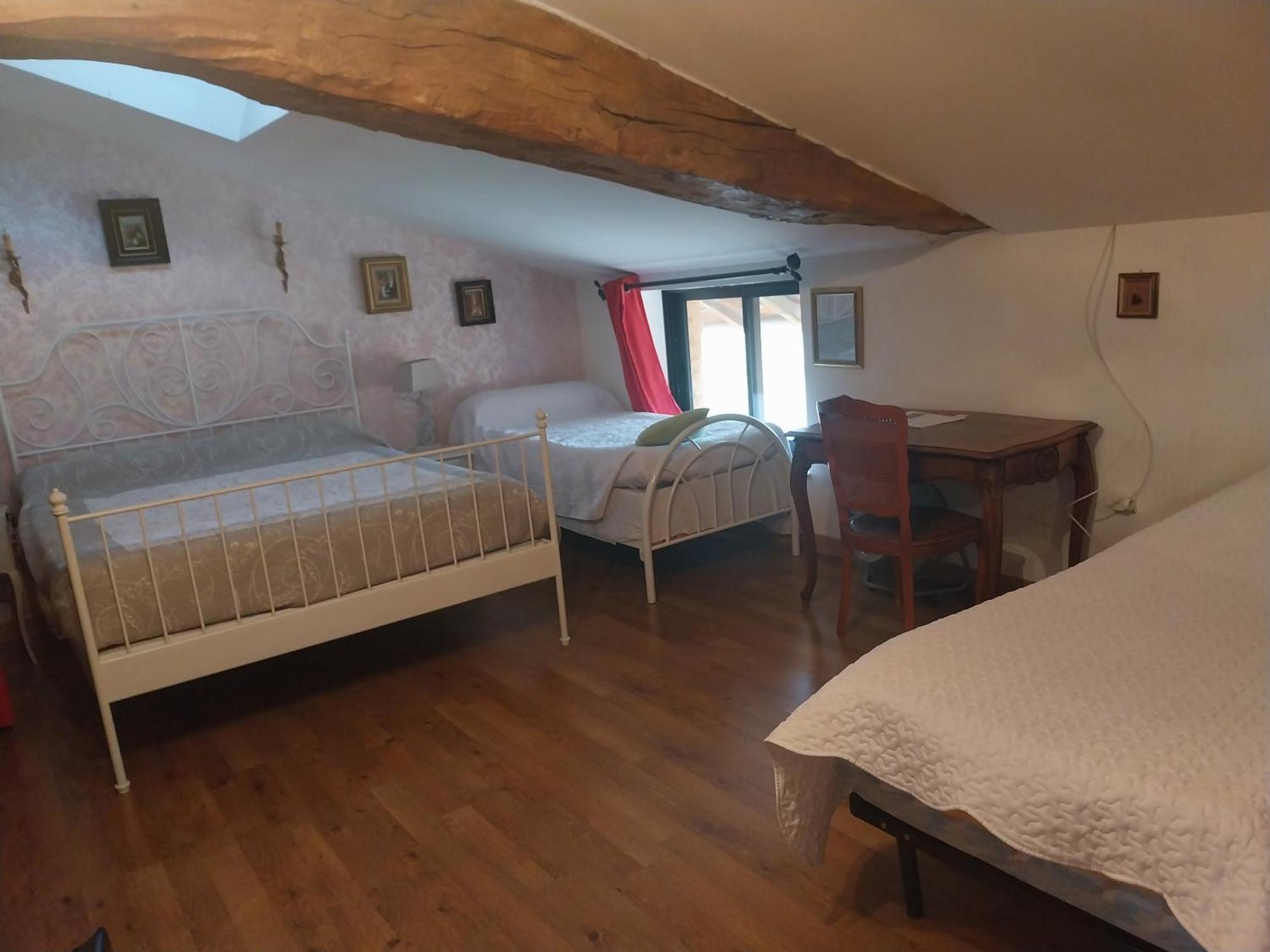 La Providence Hotel Illiat Bagian luar foto