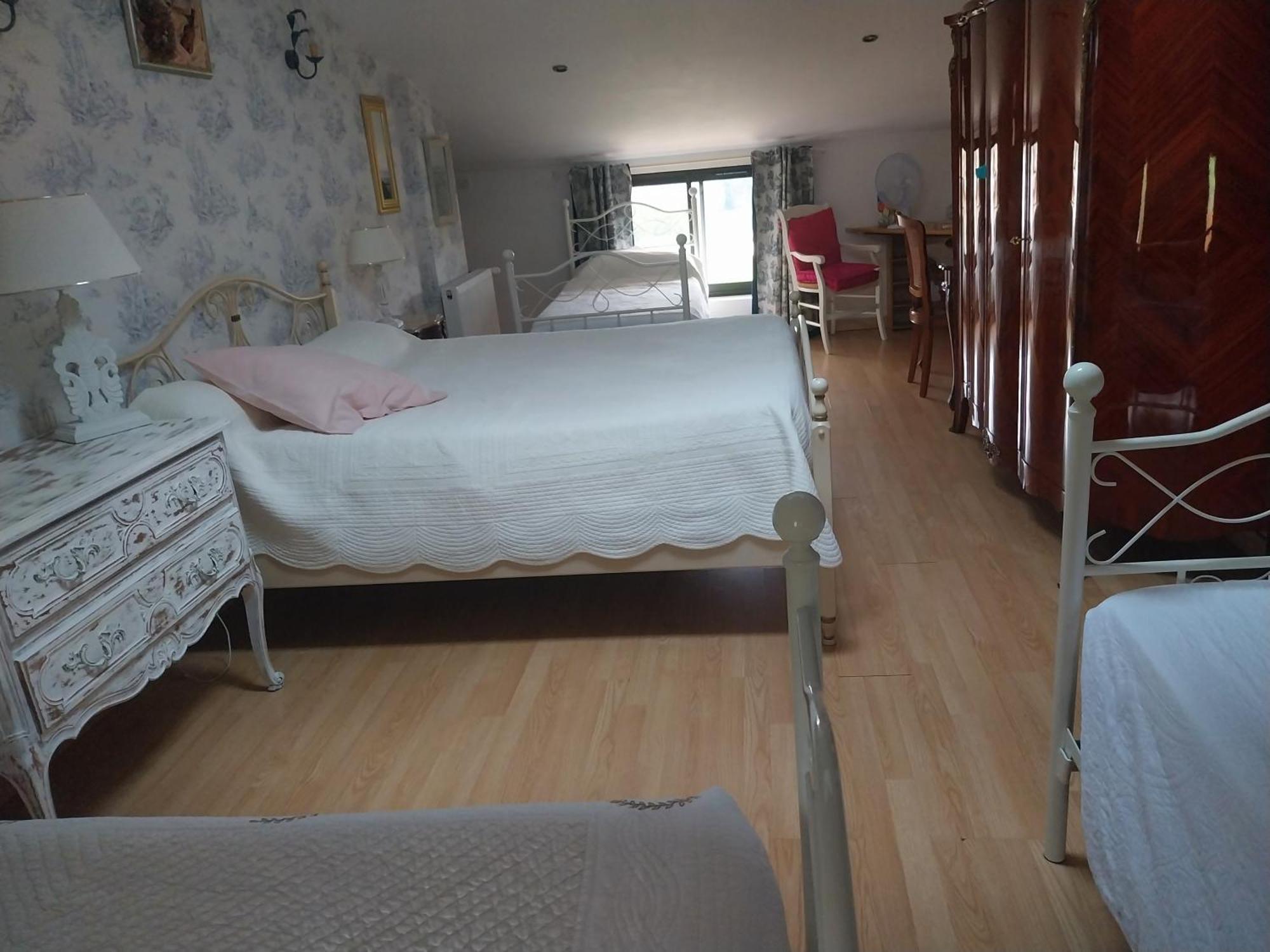 La Providence Hotel Illiat Bagian luar foto